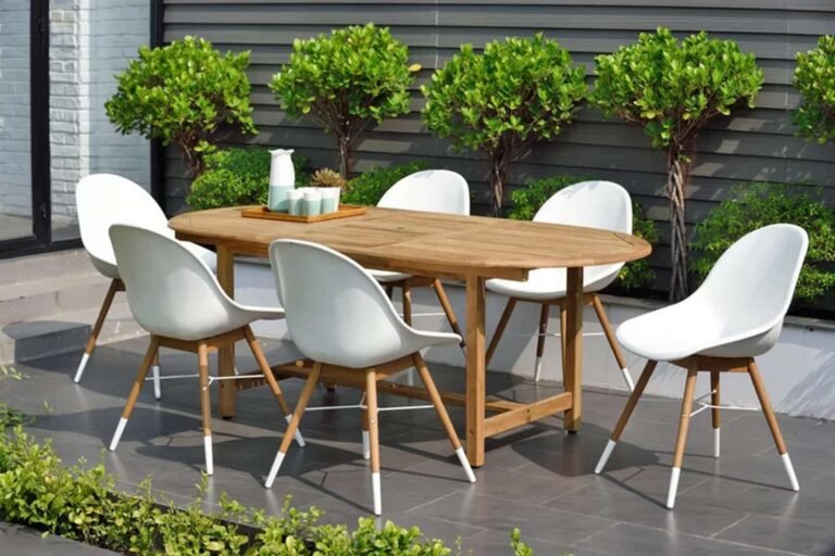 Outdoor Dining Essentials: How to Choose Durable and Weather-Resistant Restaurant Patio Furniture
