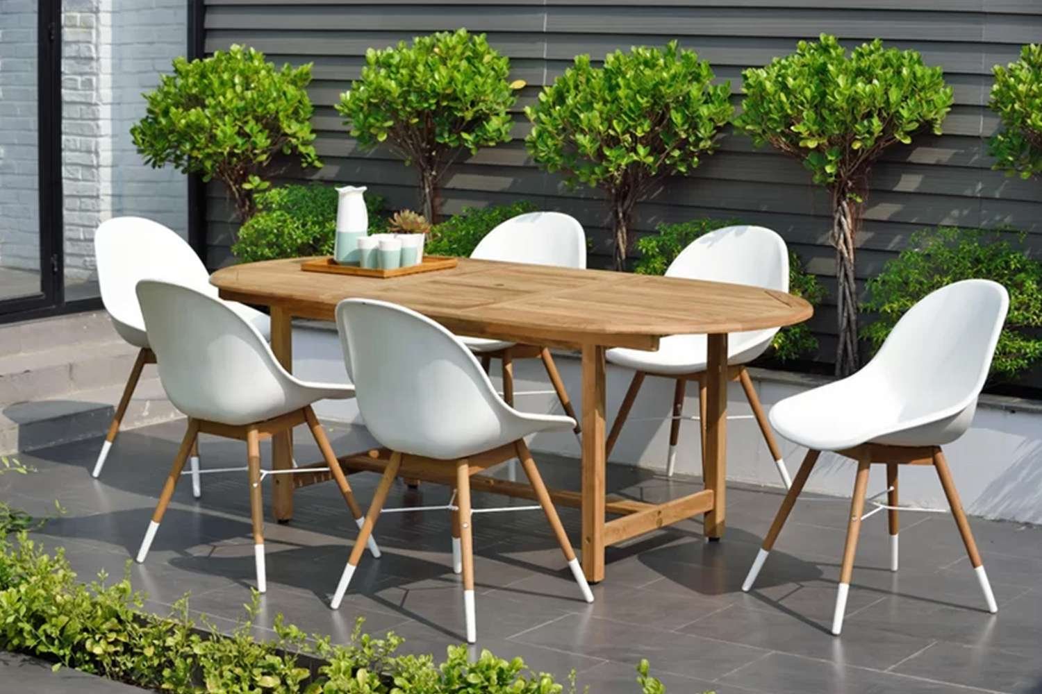 Outdoor Dining Essentials How to Choose Durable and Weather-Resistant Restaurant Patio Furniture